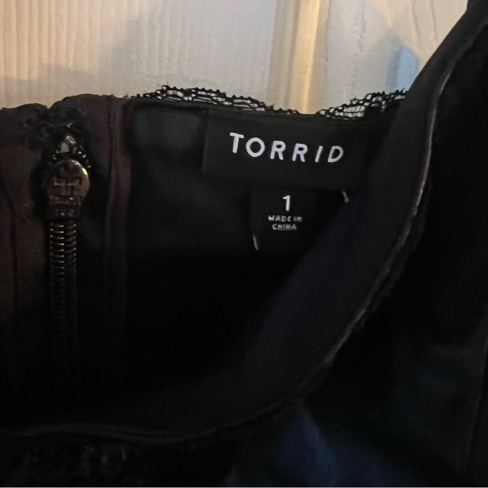 TORRID Peplum Faux Leather Lace Trim Cami Size 1 - Picture 5 of 7